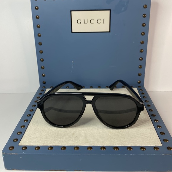 GUCCI GG0767S aviator sunglass comes in a shiny black frame with grey lenses. - Picture 3 of 14